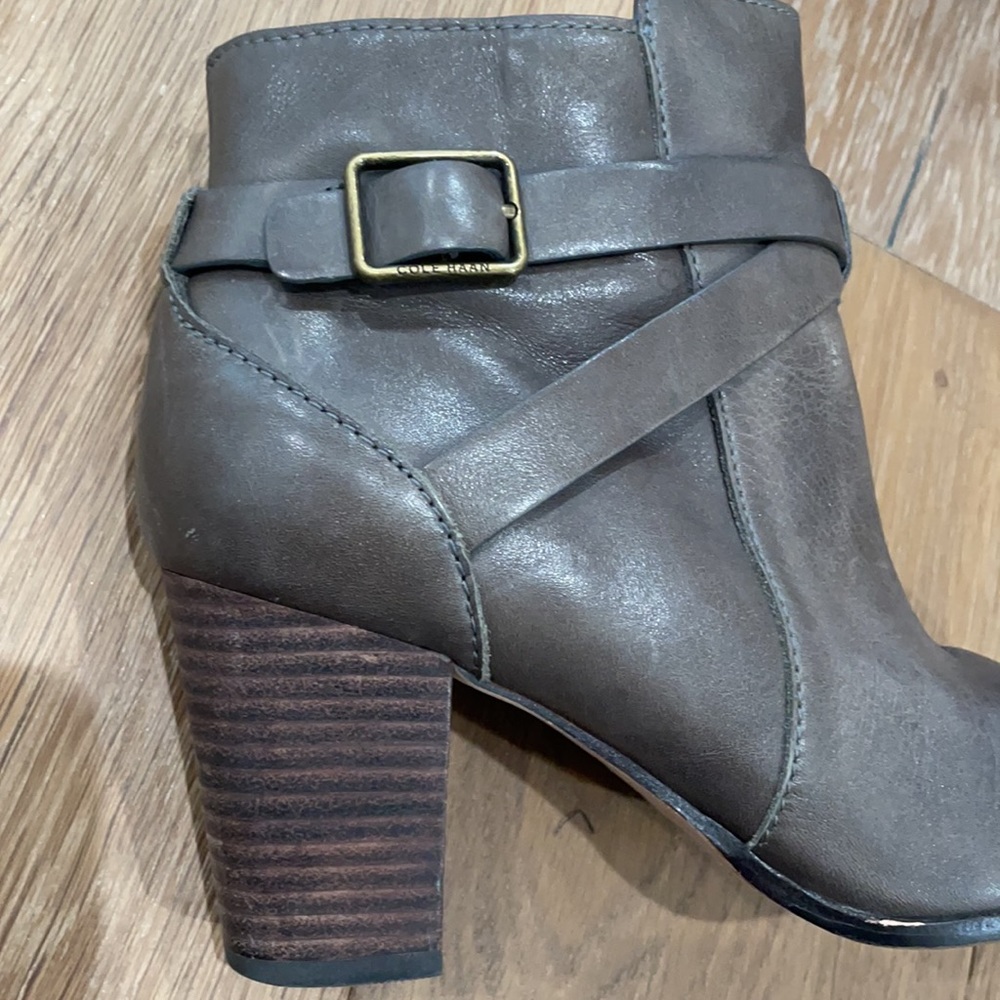 ✨Like new Cole Haan Grey Bootie 6.5 Like New